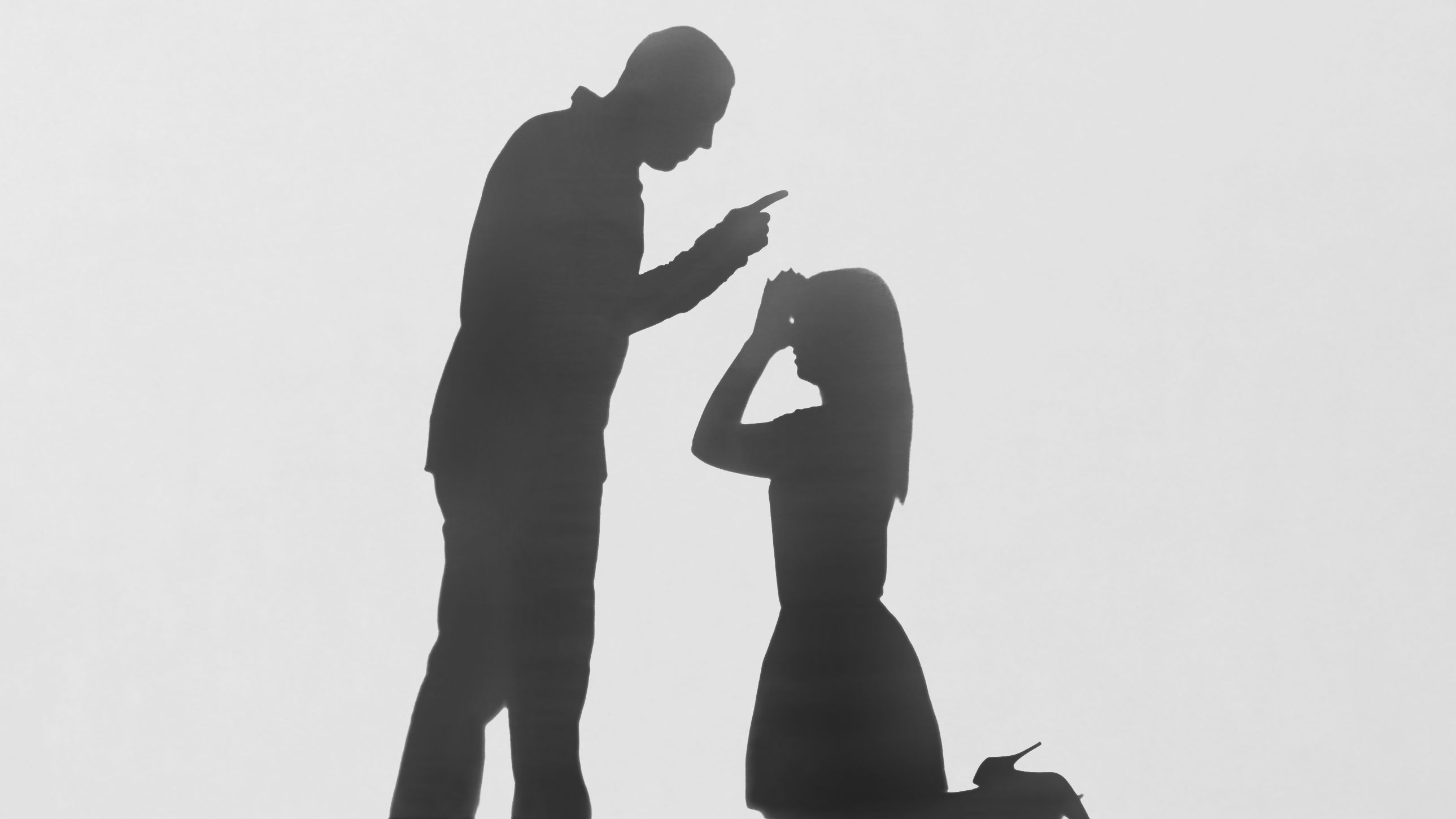 Kern h&auml;uslicher Gewalt ist Macht.